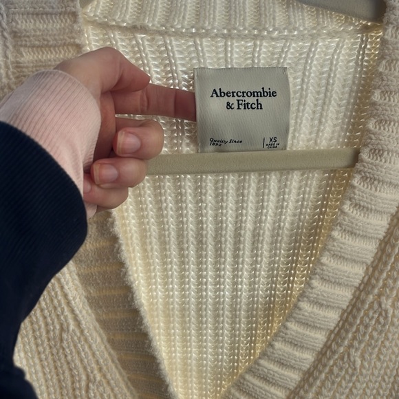 Cream xs cardigan - Picture 2 of 2